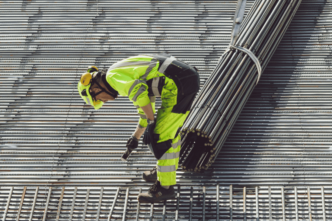 How to Choose the Right Hi-Vis Workwear for Maximum Safety and Comfort?