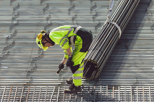 How to Choose the Right Hi-Vis Workwear for Maximum Safety and Comfort?