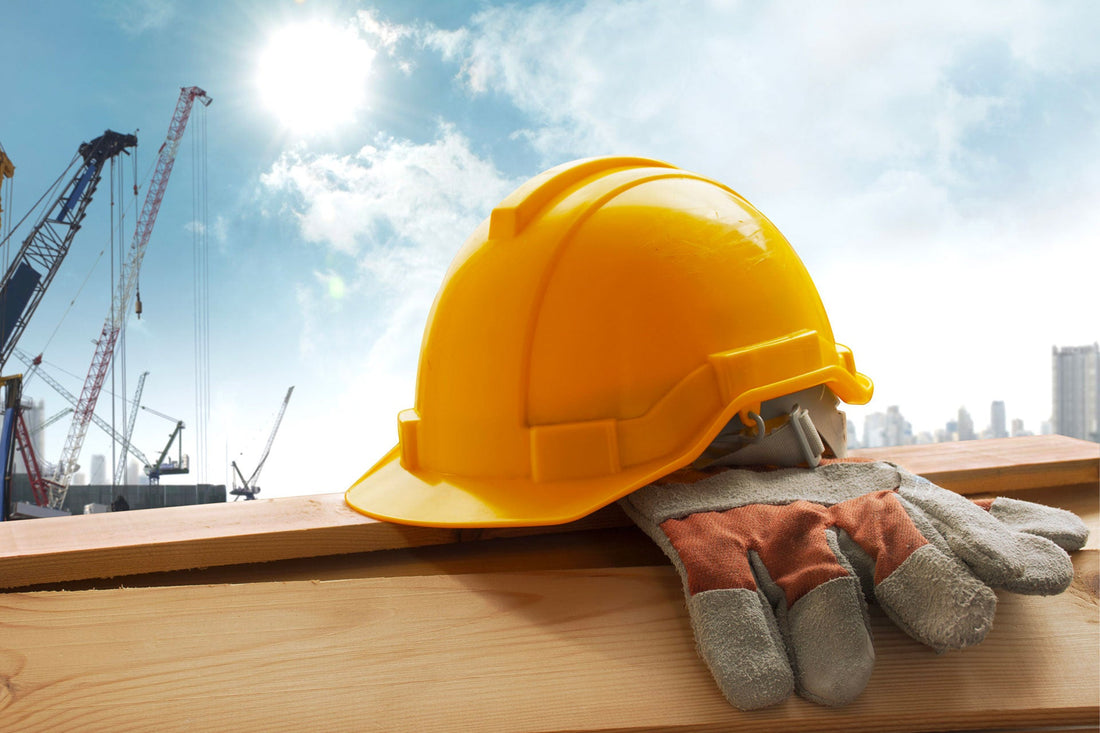 Your Summer Workwear Guide 2025: What Type of Workwear Do We Need in Hot Weather?